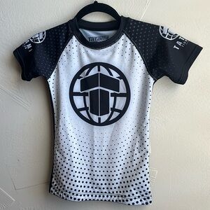 KIDS FRESHMAN SHORT SLEEVE RASH GUARD - BLACk and WHITE